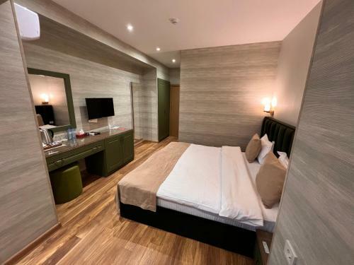 Ch Hotel