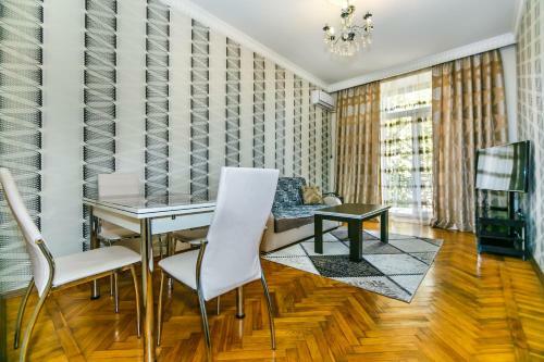 Apartment At Nizami Street