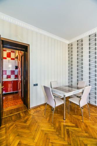 Apartment At Nizami Street