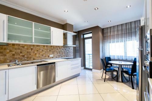 Luxury Central Seaview Apartment