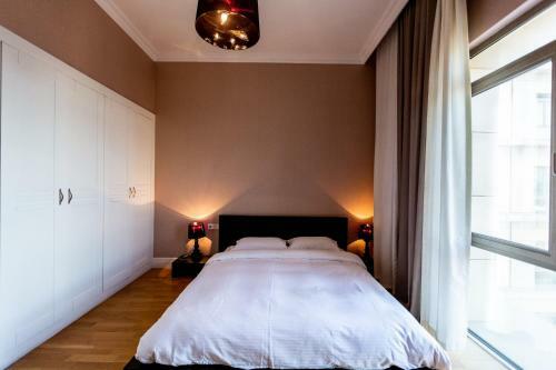 Luxury Central Seaview Apartment