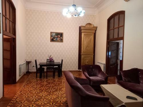 Real Nizami Street Apartment