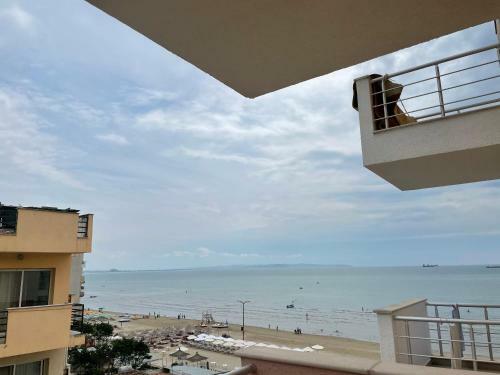 Seaview Apartments Right At The Beach