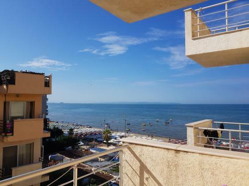 Seaview Apartments Right At The Beach