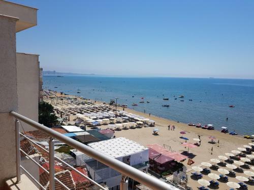 Seaview Apartments Right At The Beach