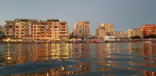 Seaview Apartments Right At The Beach