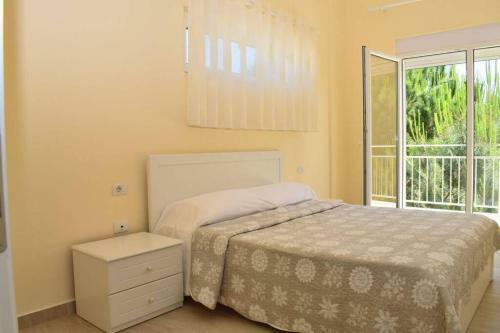 Luna`s Beach Front Apartment, Bay Of Lalzit