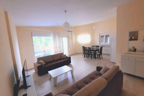 Luna`s Beach Front Apartment, Bay Of Lalzit