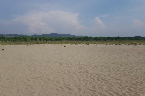 Luna`s Beach Front Apartment, Bay Of Lalzit