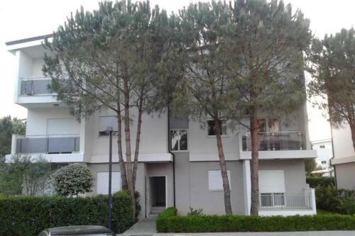 Luna`s Beach Front Apartment, Bay Of Lalzit