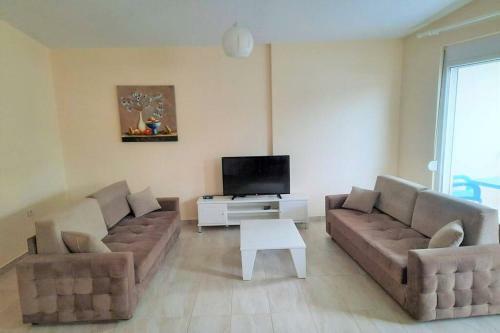 Luna`s Beach Front Apartment, Bay Of Lalzit