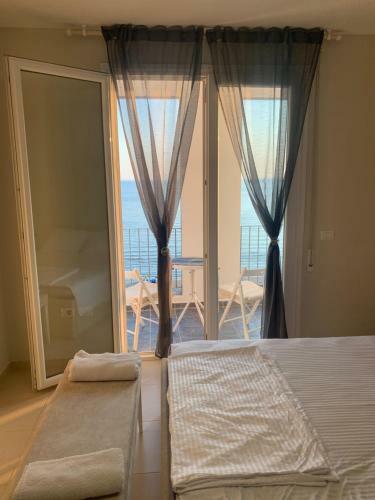 Viki Sea View Apartment