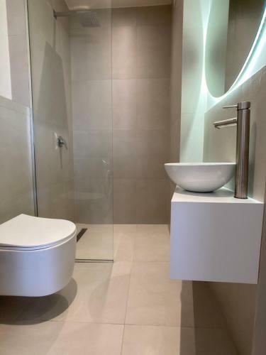 Phi Apartments 1 Min From The Beach - Brand New