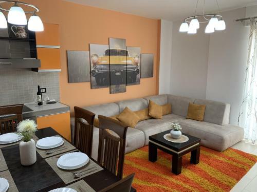 Apartamento Eka Luxury Two-bedroom Penthouse