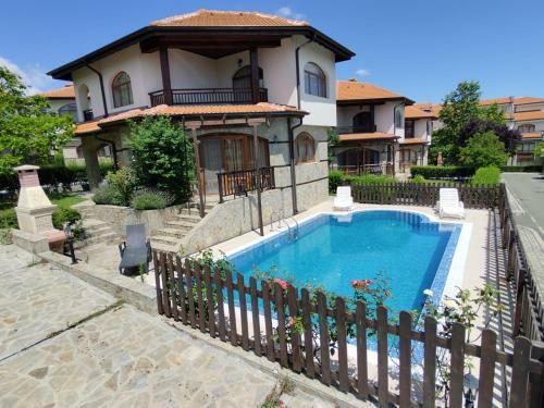 Villa Cabernet 1