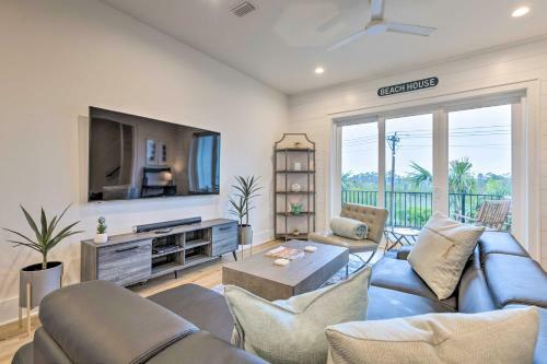 Modern Gulf Shores Escape, About Walk To The Beach!