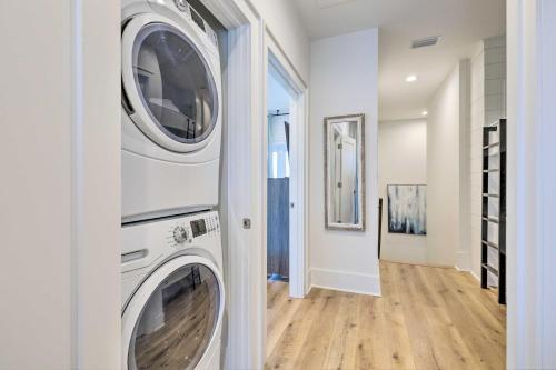 Modern Gulf Shores Escape, About Walk To The Beach!