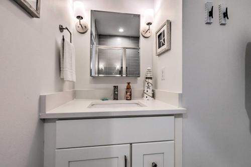 Modern Gulf Shores Escape, About Walk To The Beach!