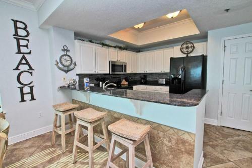 Crystal Shores West By Youngs Suncoast