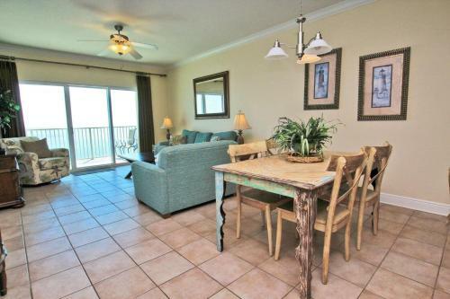 Crystal Shores West By Youngs Suncoast