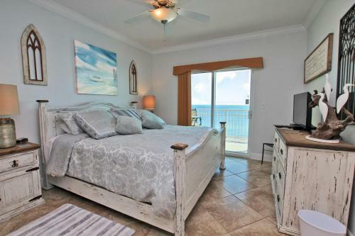 Crystal Shores West By Youngs Suncoast