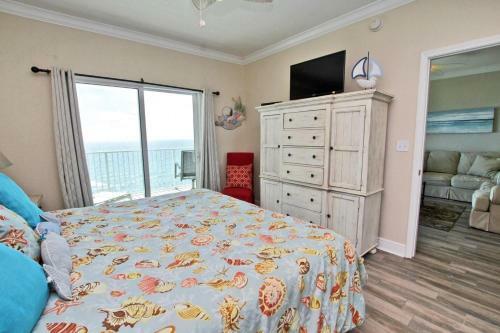 Crystal Shores West By Youngs Suncoast