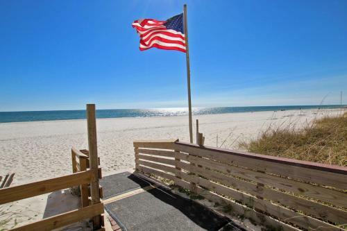 Crystal Shores West By Youngs Suncoast