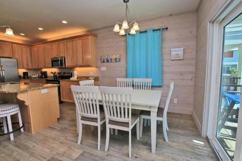 Romeo Beach By Youngs Suncoast