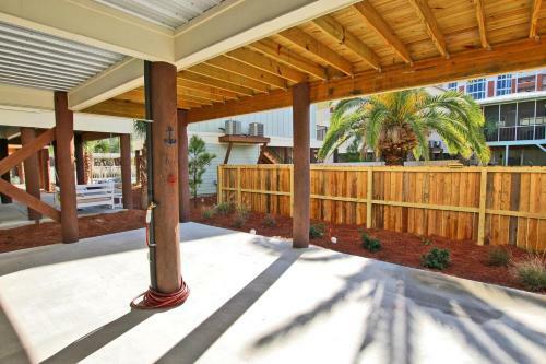 Romeo Beach By Youngs Suncoast