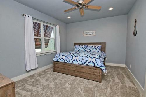 Romeo Beach By Youngs Suncoast