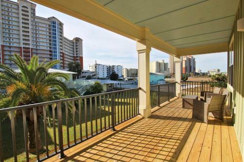 Romeo Beach By Youngs Suncoast