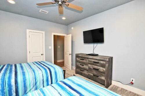 Romeo Beach By Youngs Suncoast