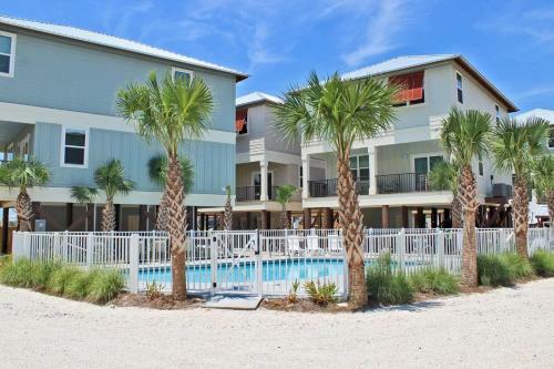 Romeo Beach By Youngs Suncoast