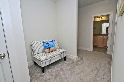 Romeo Beach By Youngs Suncoast