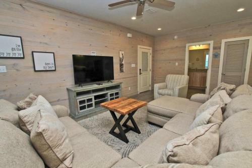Romeo Beach By Youngs Suncoast