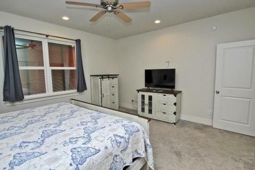 Romeo Beach By Youngs Suncoast