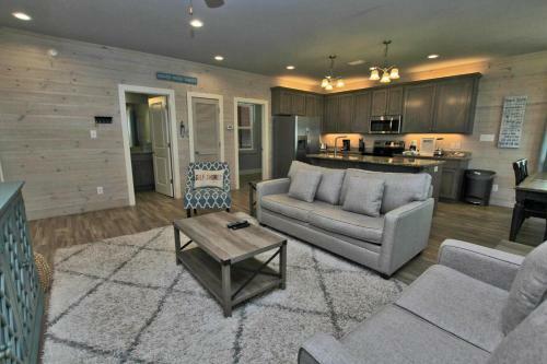 Romeo Beach By Youngs Suncoast