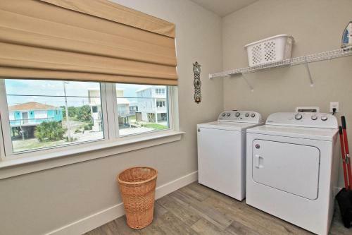 Romeo Beach By Youngs Suncoast