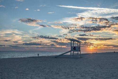 The Cotton Candy Beach House Cottage