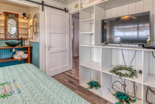 The Cotton Candy Beach House Cottage
