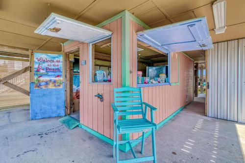 The Cotton Candy Beach House Cottage