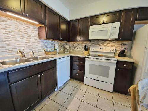 Cove By Youngs Suncoast