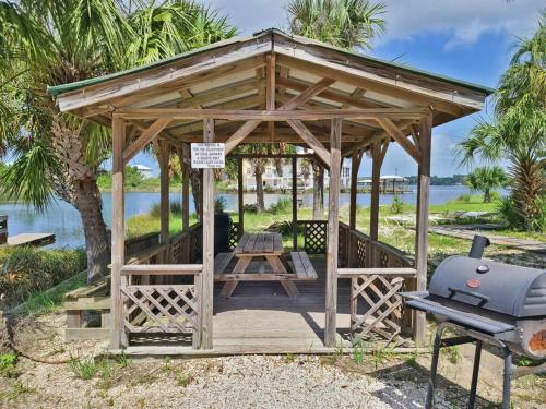 Cove By Youngs Suncoast