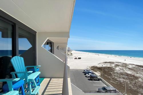 Island Winds East 407