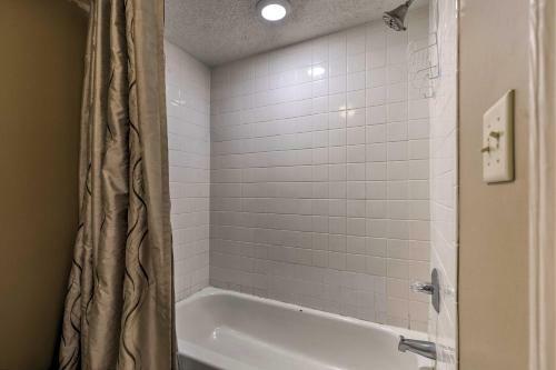 Apartamento Beachfront Condo With Balconies And Pool Access!
