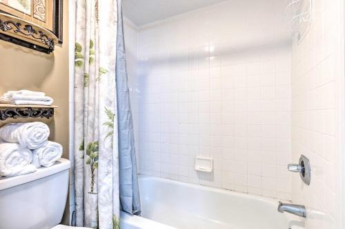 Apartamento Beachfront Condo With Balconies And Pool Access!
