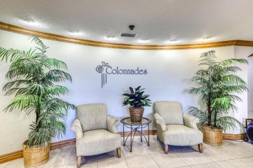 The Colonnades #1402