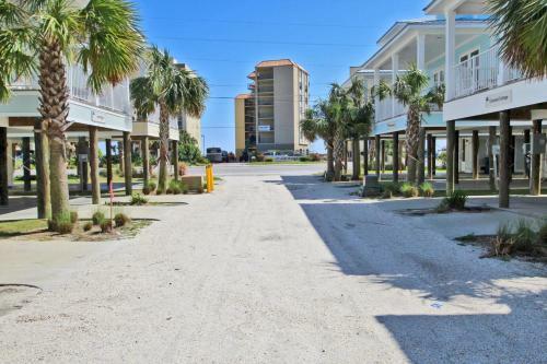 Hang 10 East Point Cottages Unit H By Youngs Suncoast
