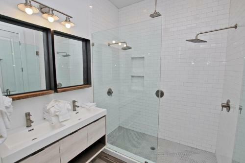 Hang 10 East Point Cottages Unit H By Youngs Suncoast