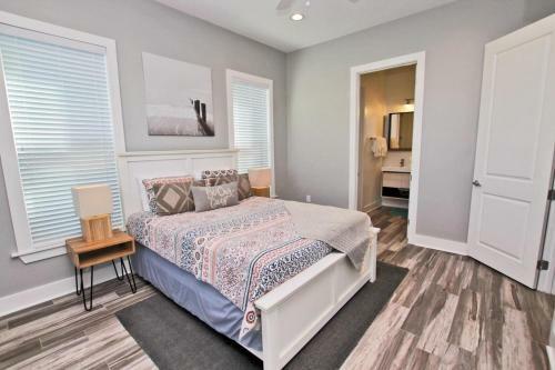 Hang 10 East Point Cottages Unit H By Youngs Suncoast